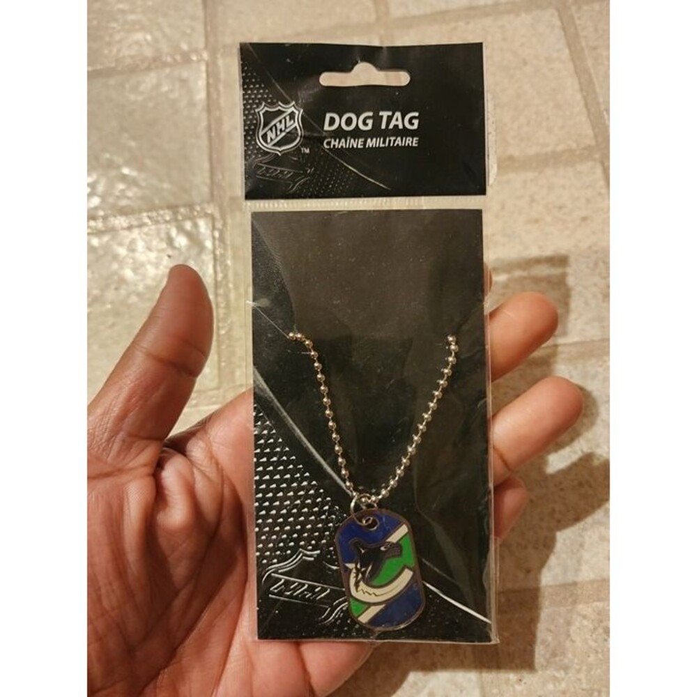 NWT NHL Vancouver Canucks Dog Tag Pendant Necklace Silver Ball Chain JF Sports